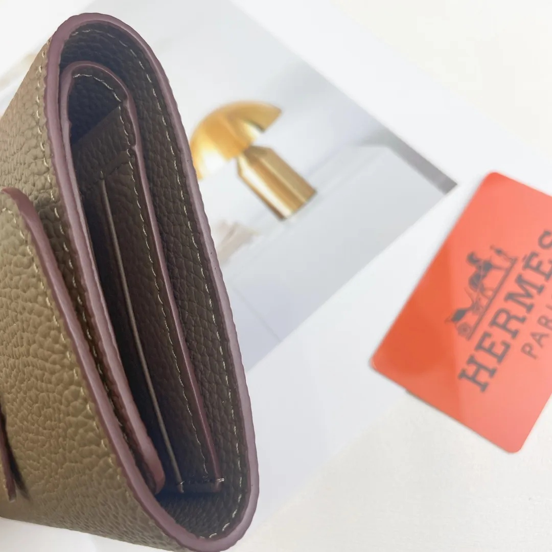 [Hermes new wallet]💰250 Model: H230 silver buckle Dimensions: length 13.5x width 10.5x thickness 2 cm Made of togo calfskin, equipped with 10 card slots, 1 banknote pocket, palladium-plated lock buckle, exquisite and perfect workmanship, original OEM code inside