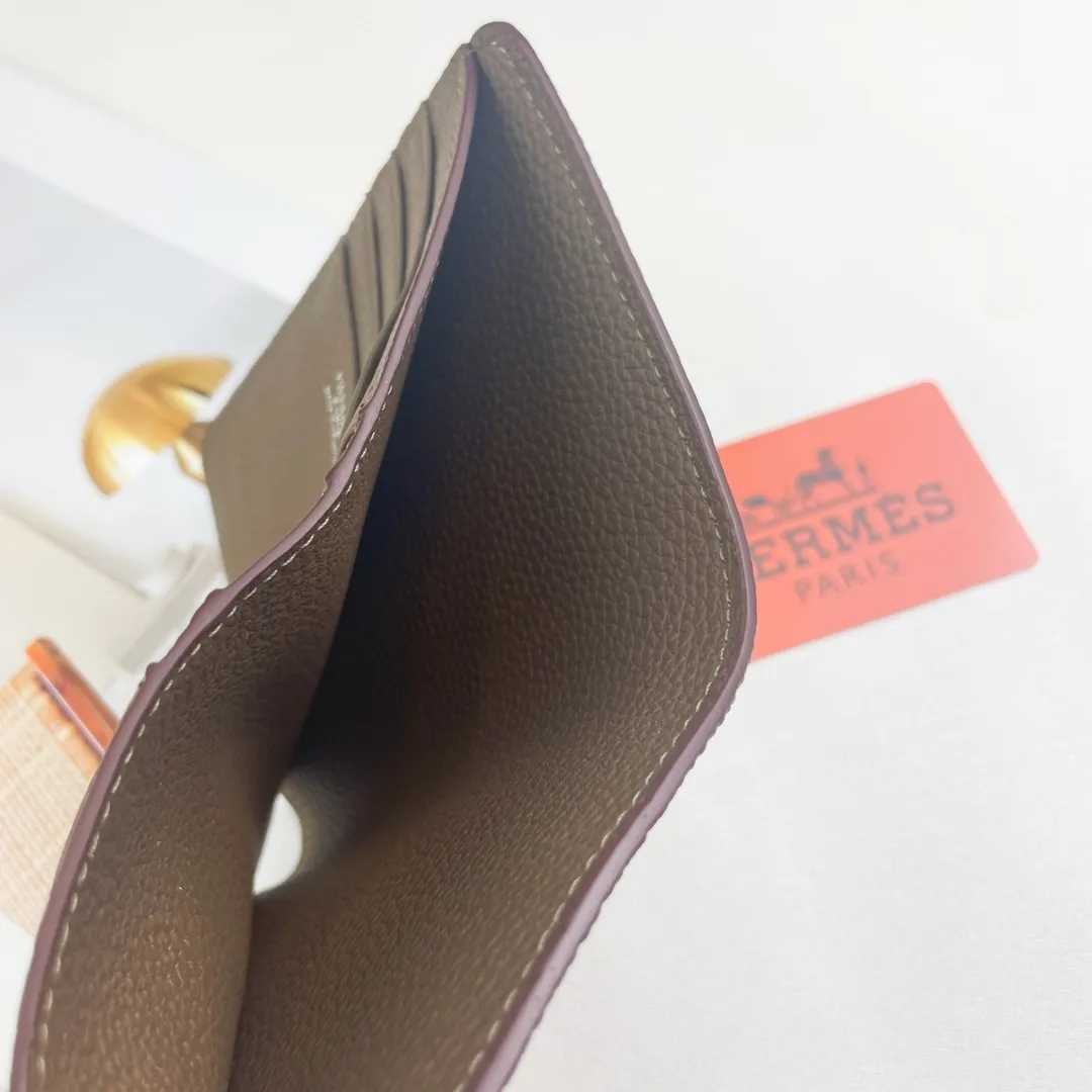 [Hermes new wallet]💰250 Model: H230 silver buckle Dimensions: length 13.5x width 10.5x thickness 2 cm Made of togo calfskin, equipped with 10 card slots, 1 banknote pocket, palladium-plated lock buckle, exquisite and perfect workmanship, original OEM code inside