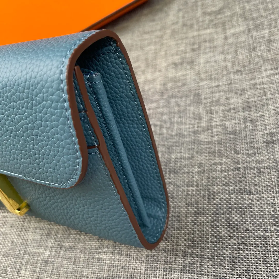 Hermes Constance p270💰 Hermes model: 539 gold buckle togo leather size: 22*11cm 🇫🇷Overseas🇫🇷Imported Togo cowhide, soft and comfortable to the touch. The original replica is matched with gold hardware and has the original OEM code inside. It is exquisite and elegant, and the oil edges are straight and smooth🎈There are two large note slots, a zipper pocket, and 12 card slots inside🚚