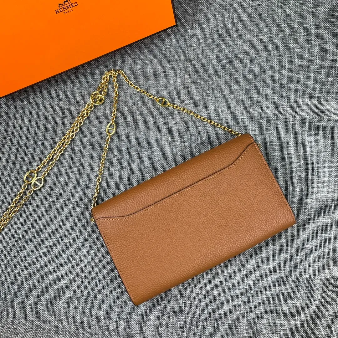 Hermes Constance p310💰 Hermes model: 9852 gold chain togo leather size: 22*11cm 🇫🇷Overseas🇫🇷Imported Togo cowhide, with original OEM code inside, soft and comfortable to the touch. The original replica is matched with silver hardware, exquisite and elegant, and the oil edge is straight and smooth🎈There are two large note slots, a zipper pocket, and 12 card slots🚚The gold chain is 120cm long