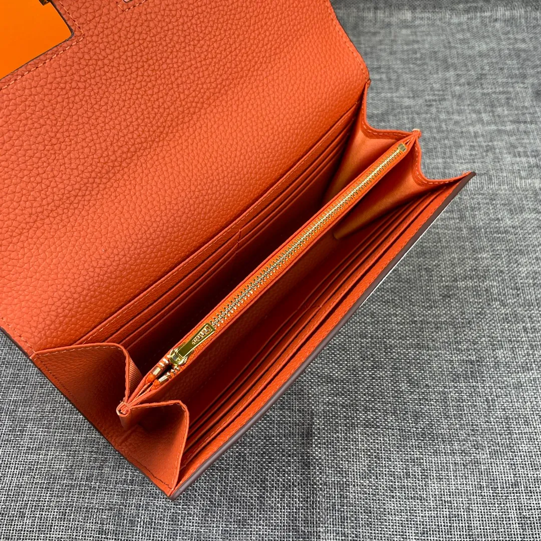 Hermes Constance p270💰 Hermes model: 539 gold buckle togo leather size: 22*11cm 🇫🇷Overseas🇫🇷Imported Togo cowhide, soft and comfortable to the touch. The original replica is matched with gold hardware and has the original OEM code inside. It is exquisite and elegant, and the oil edges are straight and smooth🎈There are two large note slots, a zipper pocket, and 12 card slots inside🚚