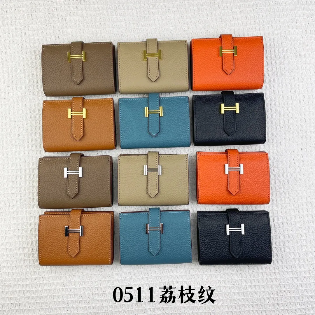 Hermès newly upgraded ♥️Original quality p190💰 HERMES card holder💋Business card holder Material: original togo cowhide Size: 10cm*7.5cm Model: 0511 pebbled pattern Description: First layer of cowhide inside and outside, oil edges are straight and smooth💃Belt buckle, simple and elegant🏭Exquisite and beautiful workmanship🎈Original OEM code inside
