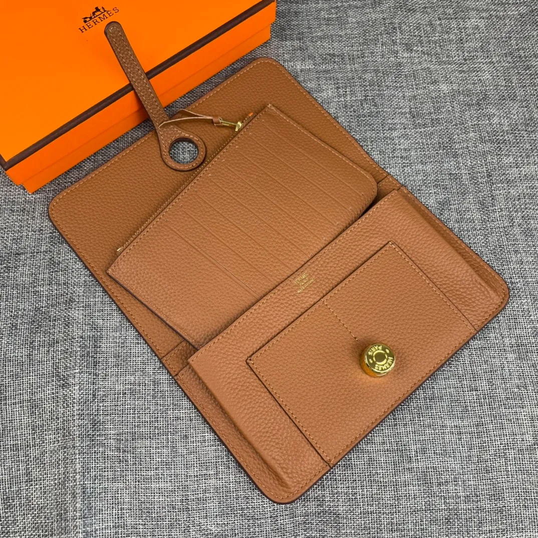 Original quality, p300💰 Hermès Dogon Duo detachable wallet Model: 533 gold buckle Made of Togo calfskin, with original OEM code inside💄 Exquisite workmanship, 8 card slots, 1 bill pocket, 2 extra pockets, a detachable coin purse and palladium-plated saddle nail lock Size: 20.1cm*12.5cm