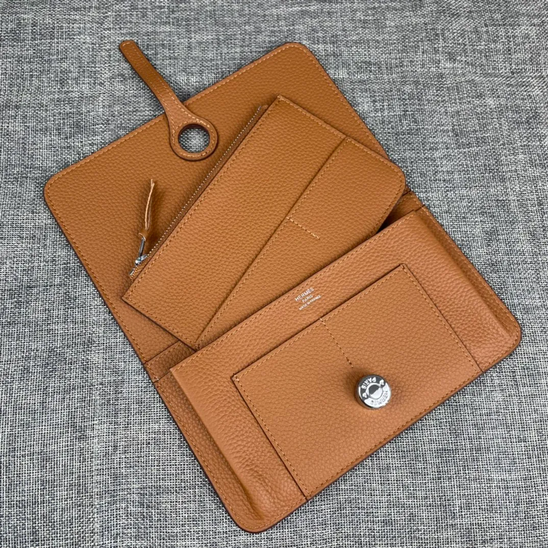 Original quality, p300💰 Hermès Dogon Duo detachable wallet Model: 533 silver buckle Made of togo calfskin, with original OEM code inside💄 Exquisite workmanship, 8 card slots, 1 banknote pocket, 2 additional pockets, a detachable coin purse and palladium-plated saddle nail lock Size: 20.1cm*12.5cm