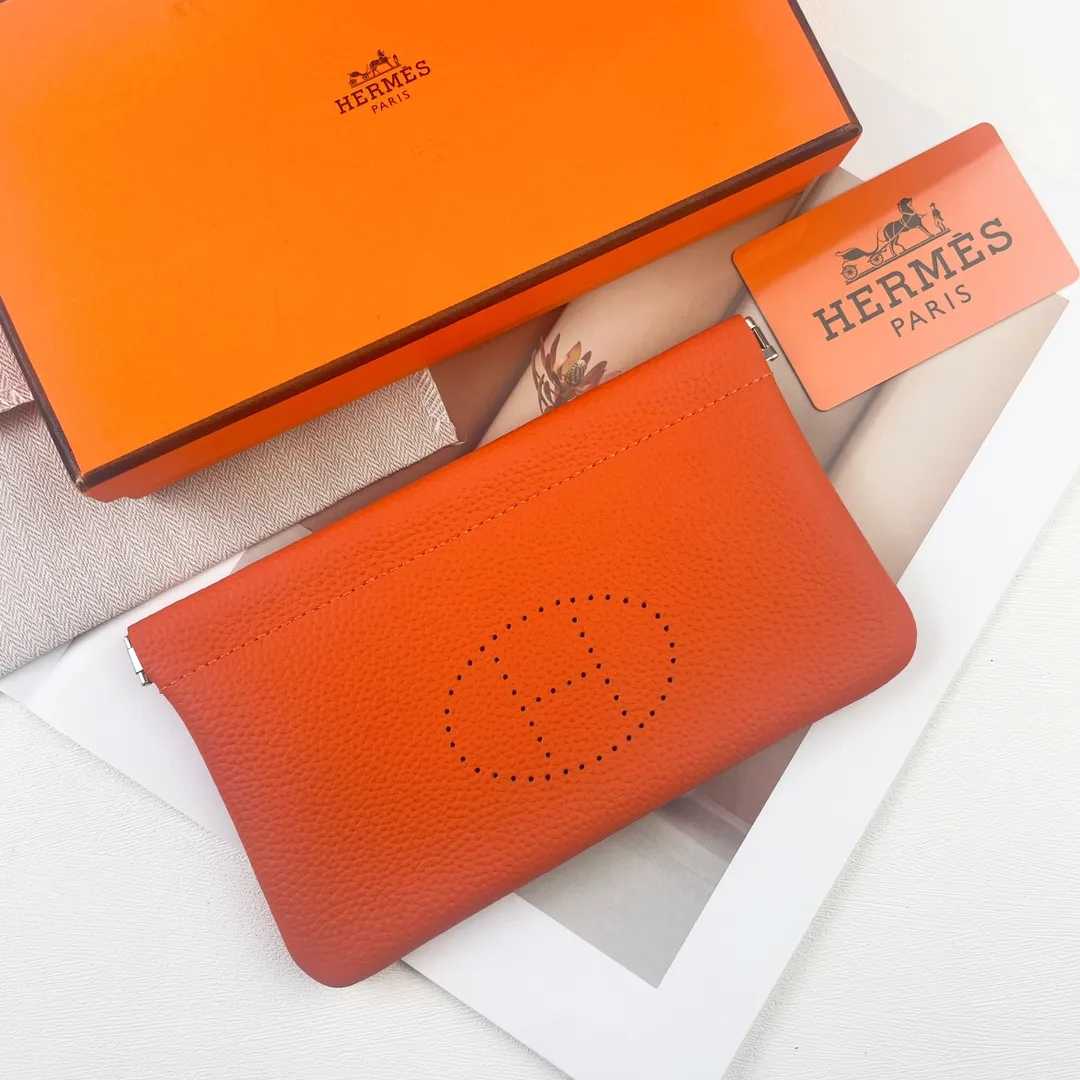 Hermès new model【Hermes】💰180 💋New first-layer cowhide wallet 💋Soft touch, magnetic buckle opening and closing 💋Material: imported togo cowhide 💋Size: 19*11 CM 💋Model: 6911