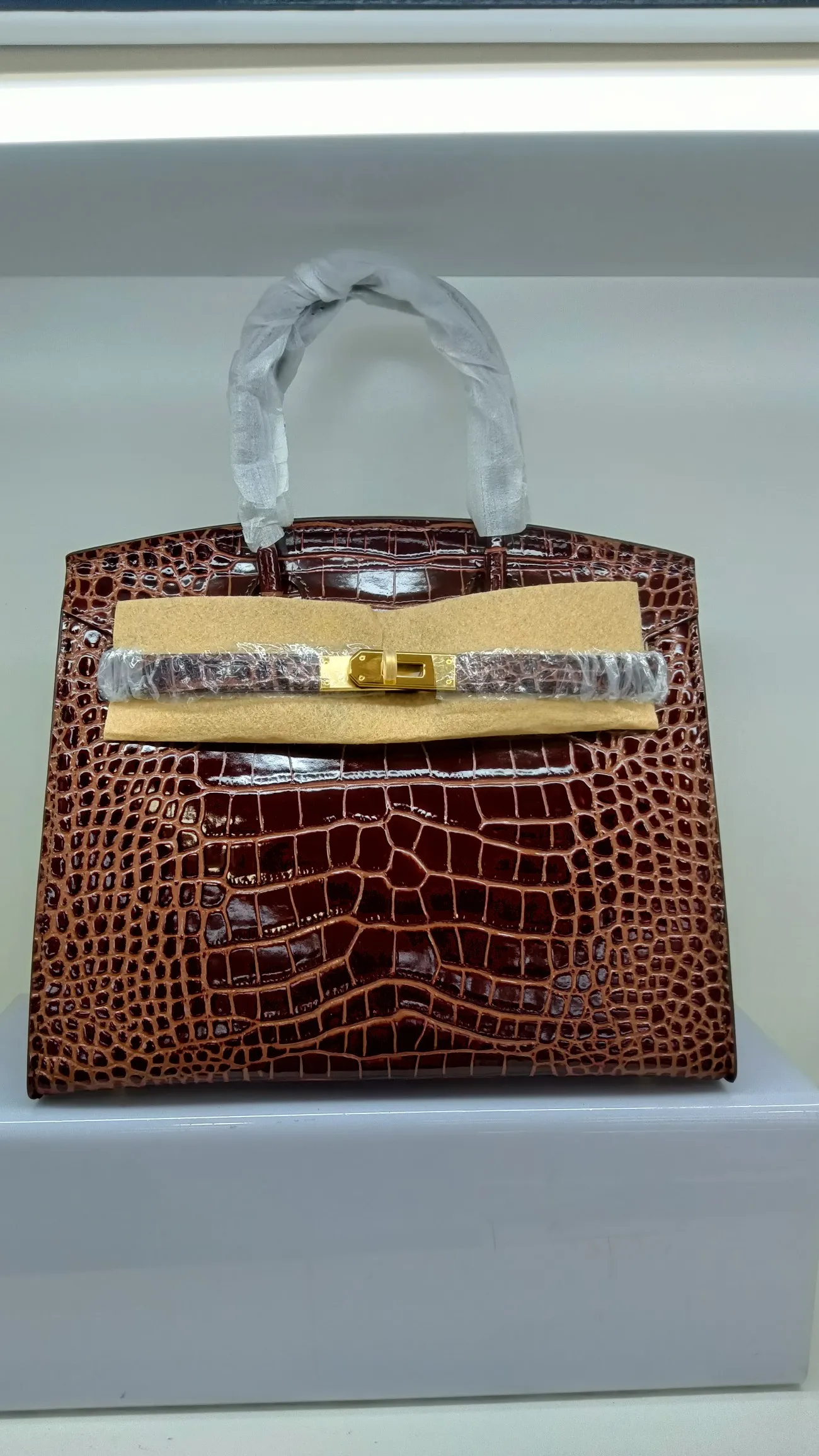 760💰 Crocodile pattern cowhide with oil edges: Color as pictured, brown, no holes, with long shoulder strap, size 30X13X26cm