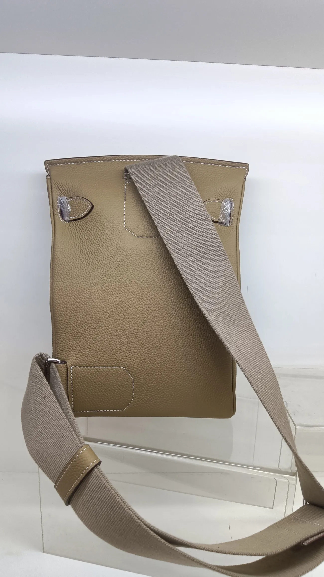 1080💰, elephant gray, original tog0 cowhide chest bag with silver buckle hardware shipped, size: 17.5×8×26cm