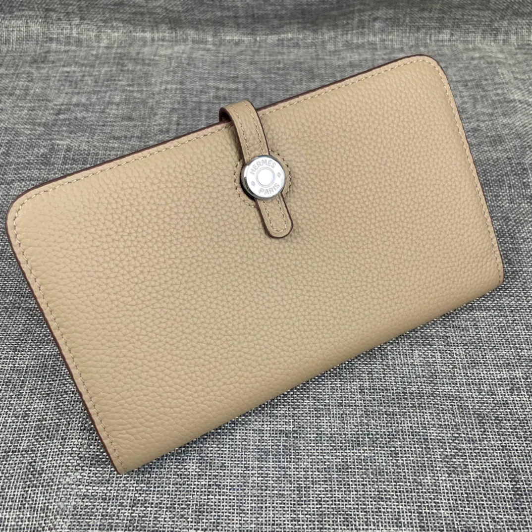 Original quality, p300💰 Hermès Dogon Duo detachable wallet Model: 533 silver buckle Made of togo calfskin, with original OEM code inside💄 Exquisite workmanship, 8 card slots, 1 banknote pocket, 2 additional pockets, a detachable coin purse and palladium-plated saddle nail lock Size: 20.1cm*12.5cm