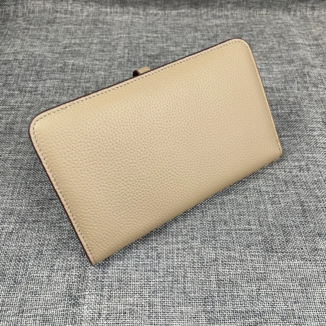 Original quality, p300💰 Hermès Dogon Duo detachable wallet Model: 533 silver buckle Made of togo calfskin, with original OEM code inside💄 Exquisite workmanship, 8 card slots, 1 banknote pocket, 2 additional pockets, a detachable coin purse and palladium-plated saddle nail lock Size: 20.1cm*12.5cm