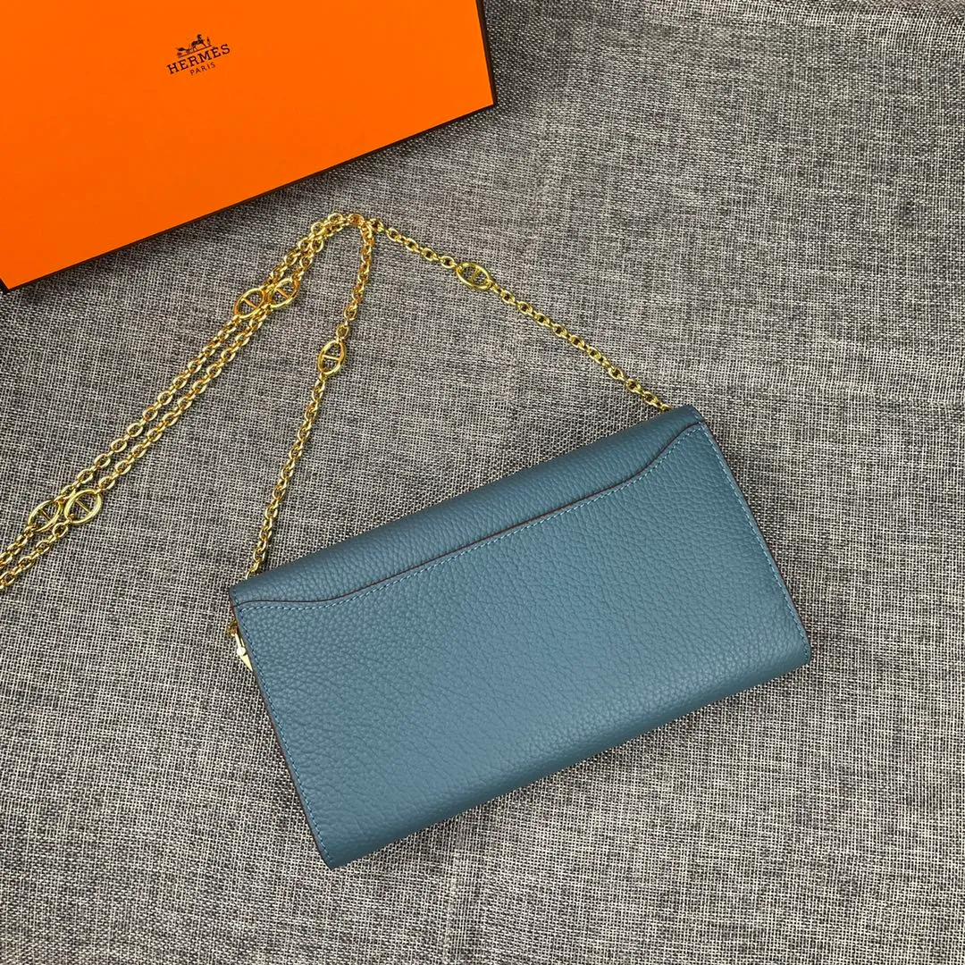 Hermes Constance p310💰 Hermes model: 9852 gold chain togo leather size: 22*11cm 🇫🇷Overseas🇫🇷Imported Togo cowhide, with original OEM code inside, soft and comfortable to the touch. The original replica is matched with silver hardware, exquisite and elegant, and the oil edge is straight and smooth🎈There are two large note slots, a zipper pocket, and 12 card slots🚚The gold chain is 120cm long