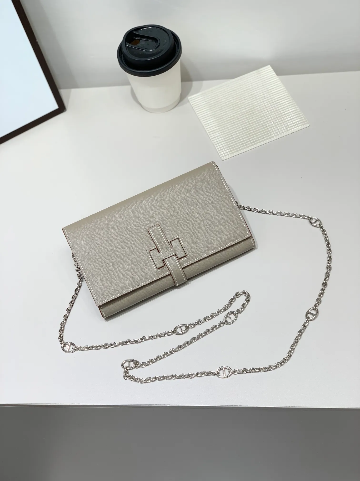 HERMES official website new model 💰330 New H Passant Toutenmainte Epsom calfskin long wallet Model: 951-1 chain style ⛓️‍💥 - Sheath "H passant" opening and closing - Zipper coin purse - Pocket with original OEM code inside - Can store passport or large-size mobile phone Metal texture: palladium plated Dimensions: length 20.8 × width 12.4 × thickness 2.7 cm