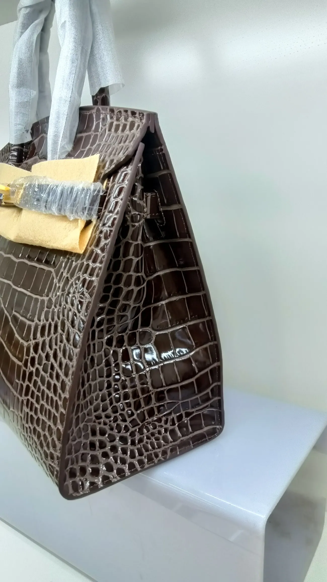 760💰 Crocodile pattern cowhide with oil edges: picture color, khaki, no holes, with long shoulder strap, size 30X13X26cm