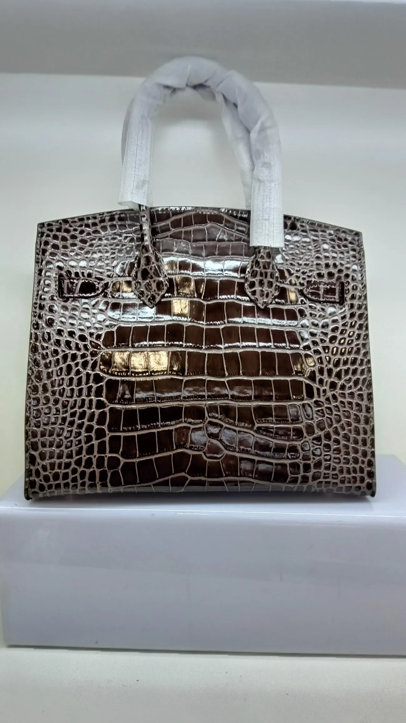760💰 Crocodile pattern cowhide with oil edges: picture color, khaki, no holes, with long shoulder strap, size 30X13X26cm