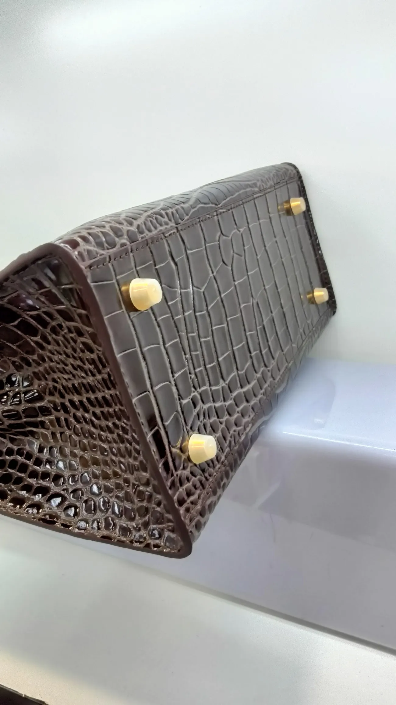 760💰 Crocodile pattern cowhide with oil edges: picture color, khaki, no holes, with long shoulder strap, size 30X13X26cm