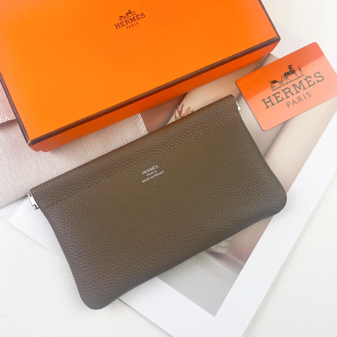 Hermès new model【Hermes】💰180 💋New first-layer cowhide wallet 💋Soft touch, magnetic buckle opening and closing 💋Material: imported togo cowhide 💋Size: 19*11 CM 💋Model: 6911