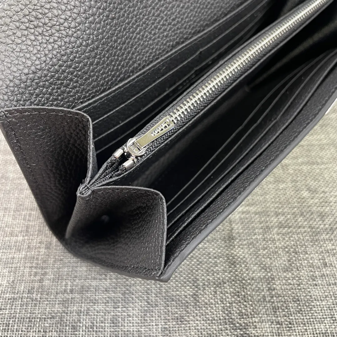 Hermes Constance p270💰 Hermes model: 539 silver buckle togo leather size: 22*11cm 🇫🇷Overseas🇫🇷Imported Togo cowhide, soft and comfortable to the touch. The original replica is matched with gold hardware and has the original OEM code inside. It is exquisite and elegant, and the oil edges are straight and smooth🎈There are two large note slots, a zipper pocket, and 12 card slots inside🚚