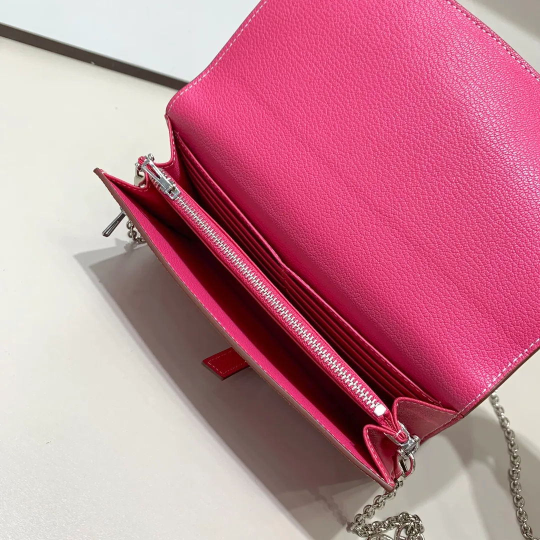 HERMES official website new model 💰330 New H Passant Toutenmainte Epsom calfskin long wallet Model: 951-1 chain style ⛓️‍💥 - Sheath "H passant" opening and closing - Zipper coin purse - Pocket with original OEM code inside - Can store passport or large-size mobile phone Metal texture: palladium plated Dimensions: length 20.8 × width 12.4 × thickness 2.7 cm