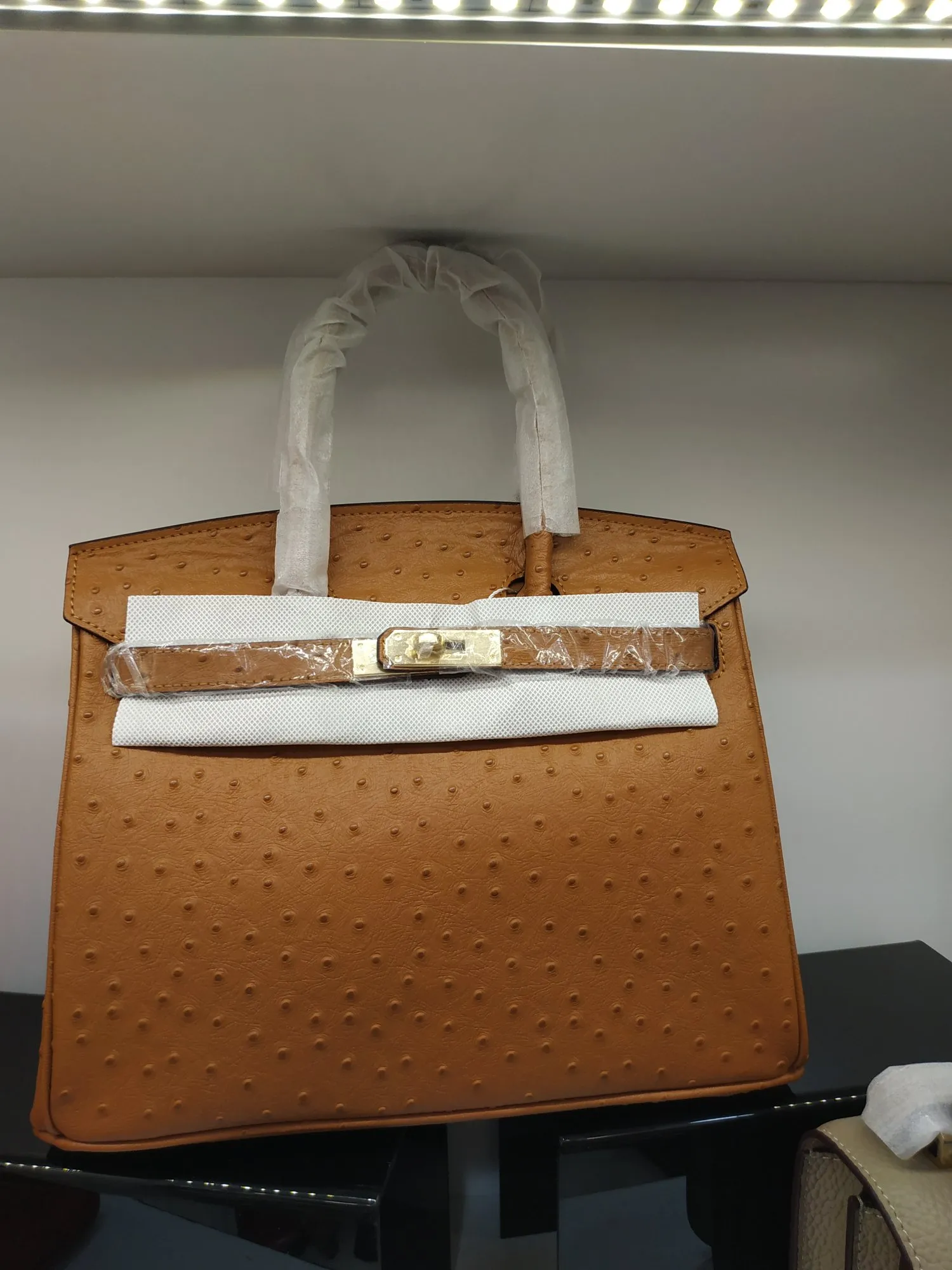 Factory release price: 720💰👏👏A hot product is here. 💃💃Hermes/Hermes👑Official classic production👑Platinum ostrich pattern👑Original quality imported ostrich pattern original first-layer cowhide, [] with pure 24k original hardware Size: 30*22*16cm [Sun] The workmanship is amazing; the legendary slow workmanship is meticulous and the real picture is taken 👉👉Note: Own factory, real picture