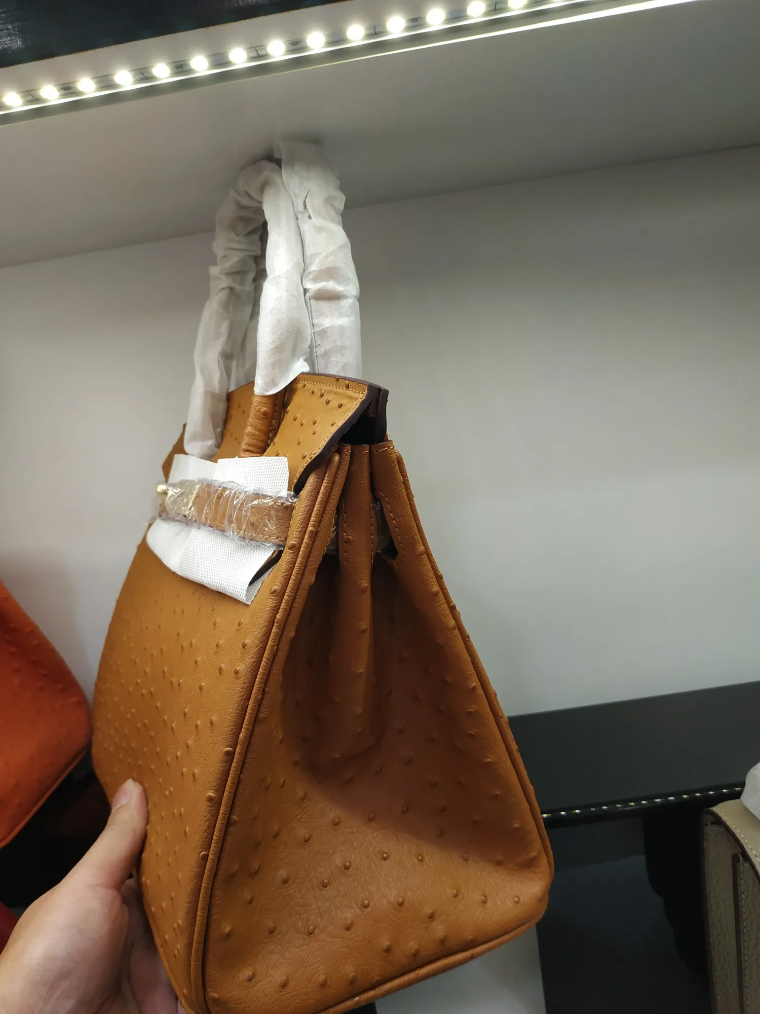 Factory release price: 720💰👏👏A hot product is here. 💃💃Hermes/Hermes👑Official classic production👑Platinum ostrich pattern👑Original quality imported ostrich pattern original first-layer cowhide, [] with pure 24k original hardware Size: 30*22*16cm [Sun] The workmanship is amazing; the legendary slow workmanship is meticulous and the real picture is taken 👉👉Note: Own factory, real picture