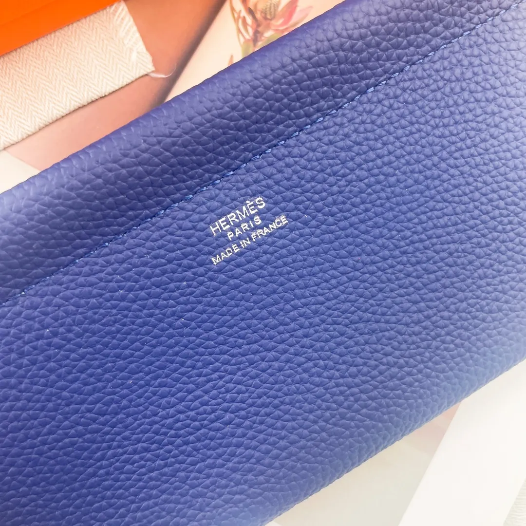 Hermès new model【Hermes】💰180 💋New first-layer cowhide wallet 💋Soft touch, magnetic buckle opening and closing 💋Material: imported togo cowhide 💋Size: 19*11 CM 💋Model: 6911