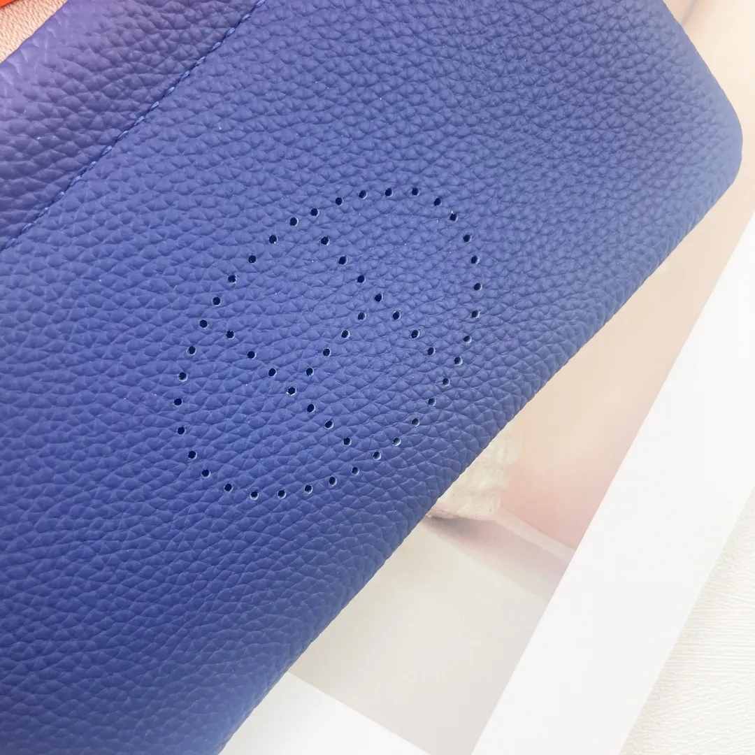 Hermès new model【Hermes】💰180 💋New first-layer cowhide wallet 💋Soft touch, magnetic buckle opening and closing 💋Material: imported togo cowhide 💋Size: 19*11 CM 💋Model: 6911