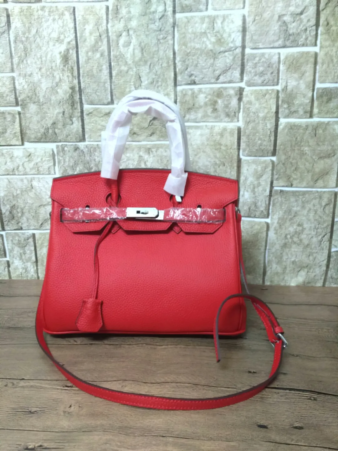 700💰, silver buckle, 💥Hermes/Hermes💥Official classic production💋Birkin bag💋Original quality coming👉Made of imported pebbled cowhide leather👑With pure 24k hardware💎Excellent workmanship👏👏Legendary slow work and meticulous work💓Real pictures💓There is no best, only better! Size 30-22-16cm