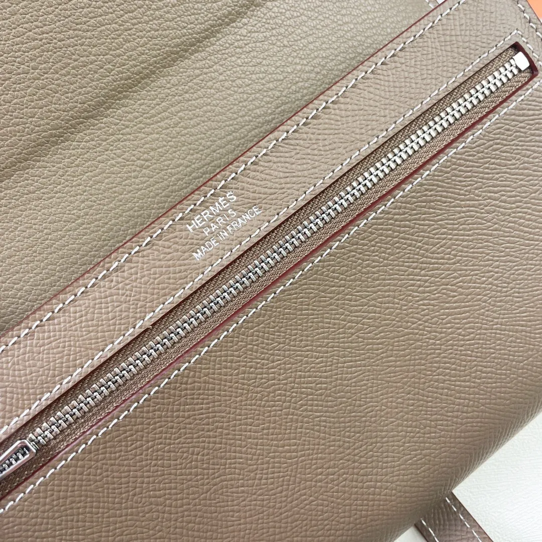 HERMES official website new model 💰300 New H Passant Toutenmainte Epsom calfskin long wallet Model: 951 palm print - Sheath "H passant" opening and closing - Zipper coin purse - Pocket with original OEM code inside - Can store passport or large-size mobile phone Metal texture: palladium plated Dimensions: length 20.8 × width 12.4 × thickness 2.7 cm