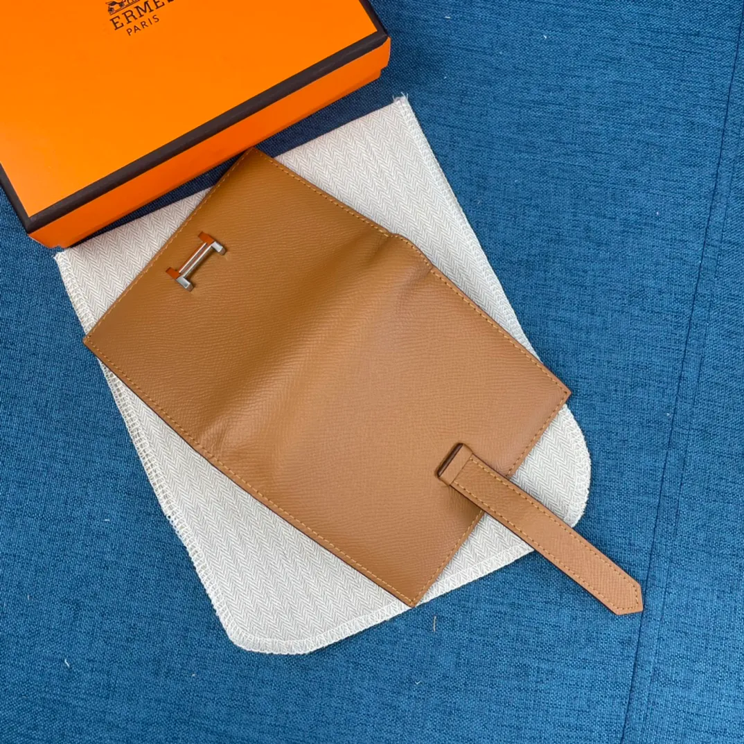 [Hermes original order] p230💰 Hermès new solid color leather pocket vertical wallet 💋Counter copy, original hardware, original OEM code inside 💋Soft feel 🎉Oil edges are straight and smooth, compare with the counter 💋Material: imported palm print cowhide 💋Size: 10*12CM. 💋Model: 5120 palm print