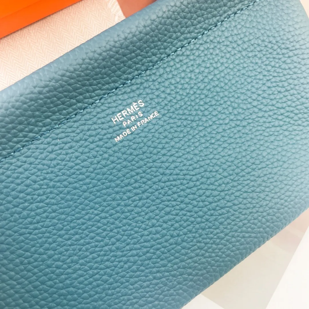 Hermès new model【Hermes】💰180 💋New first-layer cowhide wallet 💋Soft touch, magnetic buckle opening and closing 💋Material: imported togo cowhide 💋Size: 19*11 CM 💋Model: 6911