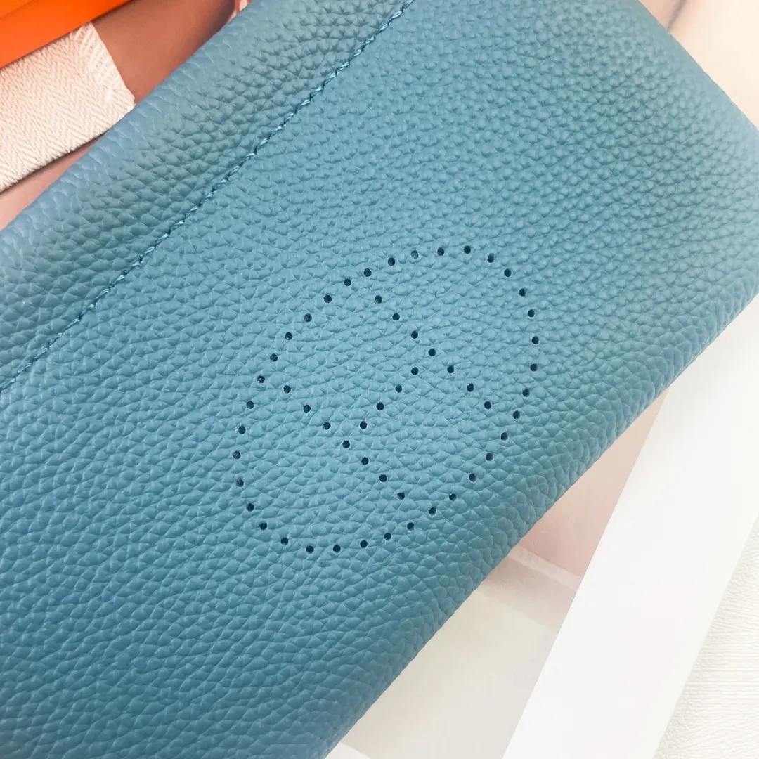Hermès new model【Hermes】💰180 💋New first-layer cowhide wallet 💋Soft touch, magnetic buckle opening and closing 💋Material: imported togo cowhide 💋Size: 19*11 CM 💋Model: 6911