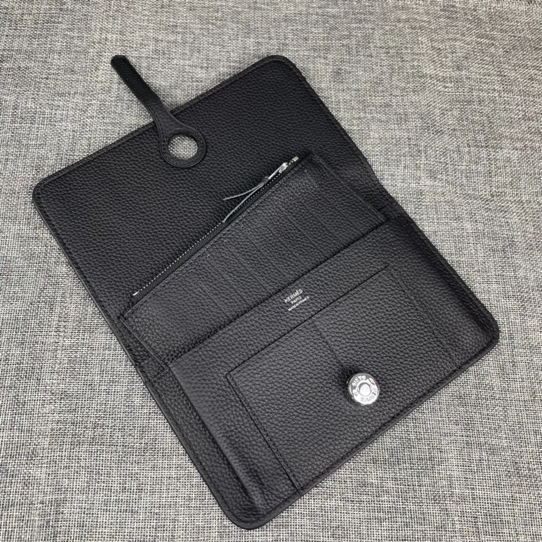 Original quality, p300💰 Hermès Dogon Duo detachable wallet Model: 533 silver buckle Made of togo calfskin, with original OEM code inside💄 Exquisite workmanship, 8 card slots, 1 banknote pocket, 2 additional pockets, a detachable coin purse and palladium-plated saddle nail lock Size: 20.1cm*12.5cm
