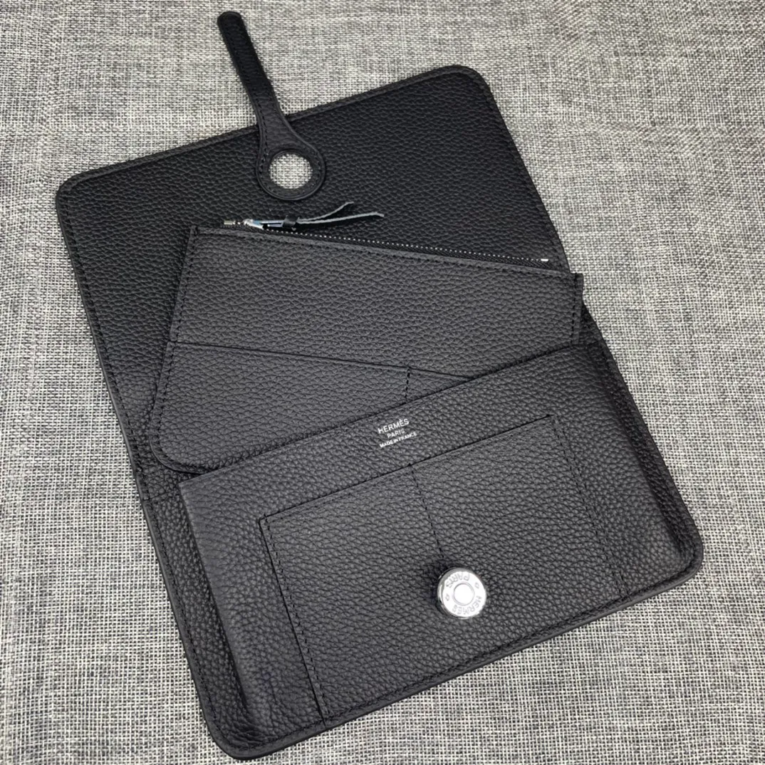 Original quality, p300💰 Hermès Dogon Duo detachable wallet Model: 533 silver buckle Made of togo calfskin, with original OEM code inside💄 Exquisite workmanship, 8 card slots, 1 banknote pocket, 2 additional pockets, a detachable coin purse and palladium-plated saddle nail lock Size: 20.1cm*12.5cm