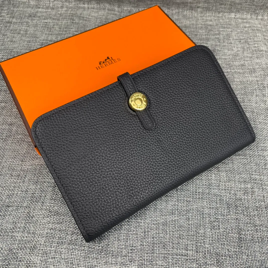 Original quality, p300💰 Hermès Dogon Duo detachable wallet Model: 533 gold buckle Made of Togo calfskin, with original OEM code inside💄 Exquisite workmanship, 8 card slots, 1 bill pocket, 2 extra pockets, a detachable coin purse and palladium-plated saddle nail lock Size: 20.1cm*12.5cm