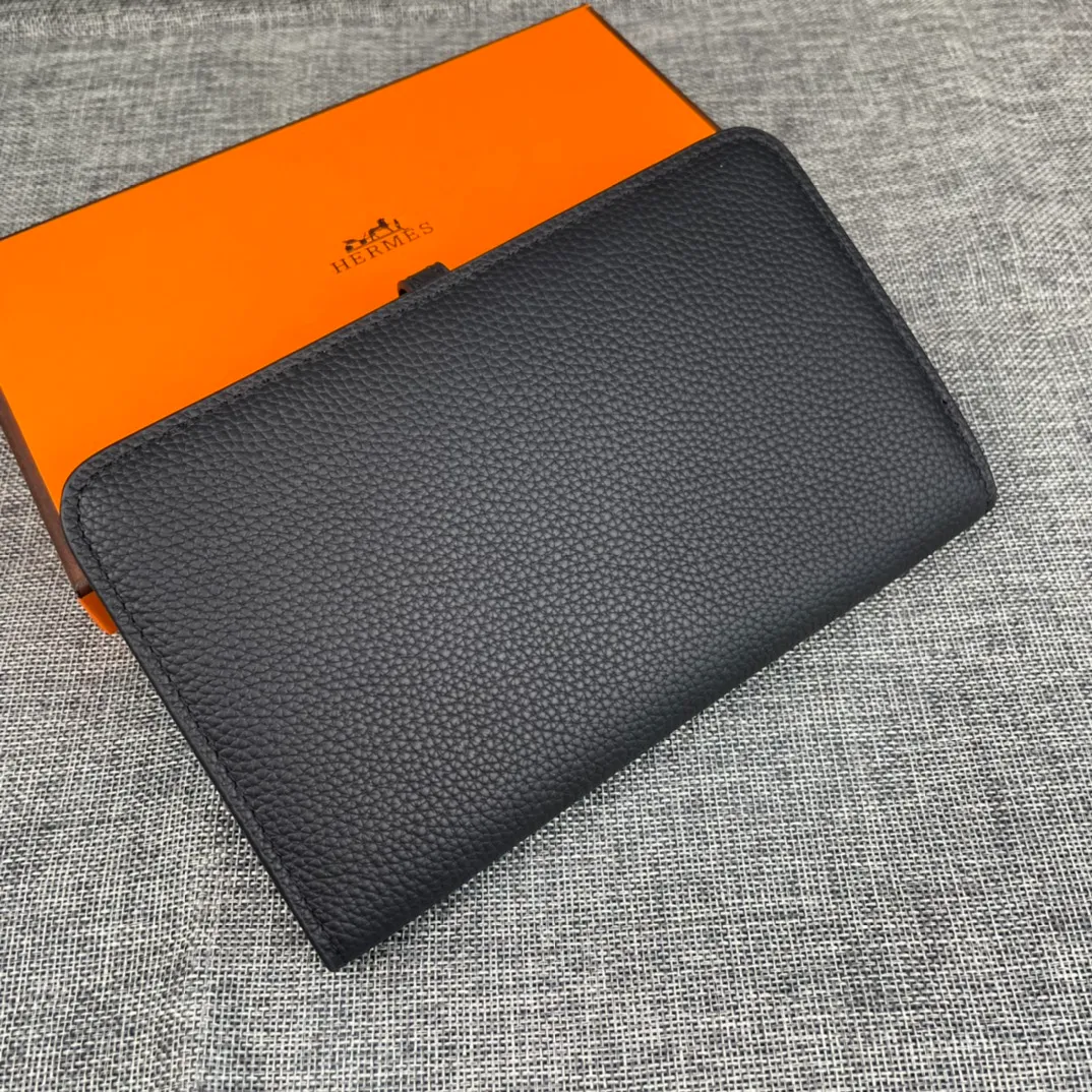 Original quality, p300💰 Hermès Dogon Duo detachable wallet Model: 533 gold buckle Made of Togo calfskin, with original OEM code inside💄 Exquisite workmanship, 8 card slots, 1 bill pocket, 2 extra pockets, a detachable coin purse and palladium-plated saddle nail lock Size: 20.1cm*12.5cm
