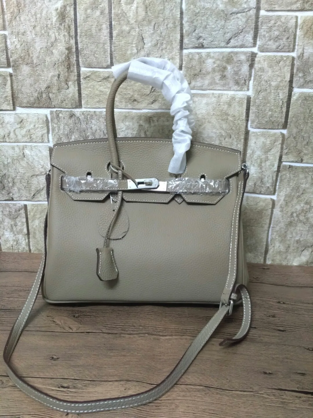 700💰, silver buckle, 💥Hermes/Hermes💥Official classic production💋Birkin bag💋Original quality coming👉Made of imported pebbled cowhide leather👑With pure 24k hardware💎Excellent workmanship👏👏Legendary slow work and meticulous work💓Real pictures💓There is no best, only better! Size 30-22-16cm