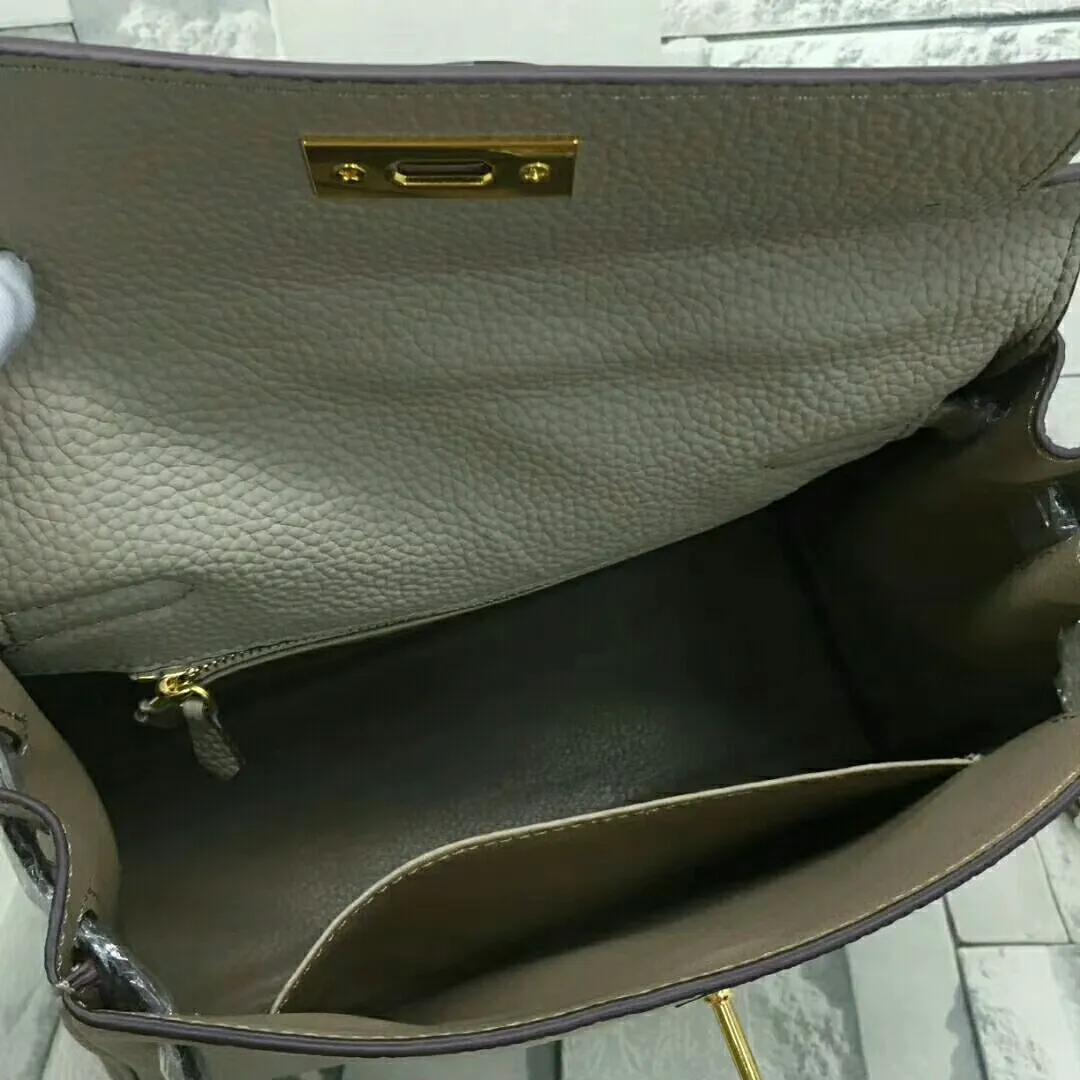 High quality 🅿️P600/P640/P680😀Classic models are sold every day🉐Hermès Kelly pebbled soft cowhide🐂Upgraded quality❤️Soft feel, fine workmanship, good-looking style, versatile all year round! Quality Guaranteed Taste ❗️ 3 sizes small 25cm; medium 28cm; large 32cm