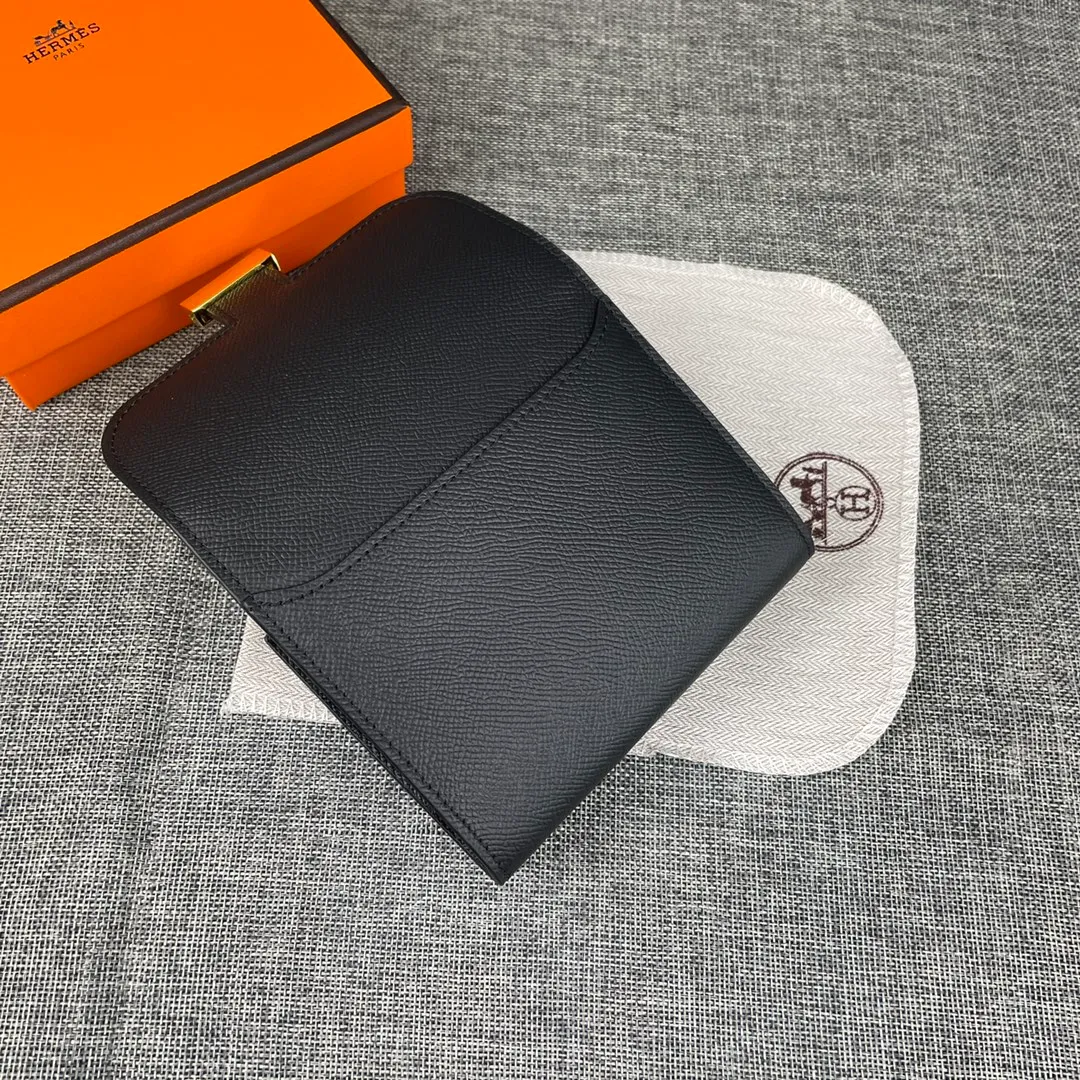 Hermes Constance p250💰 Model: 537 palm pattern gold buckle size: 13*11.8cm. Hermes🇫🇷overseas🇫🇷Imported T palm pattern cowhide, soft and comfortable to the touch. The original replica is matched with gold hardware, exquisite and elegant, and has the original OEM code inside. The oil edges are straight and smooth🎈There are two cash slots, a zipper pocket, and 3 card slots inside🚚