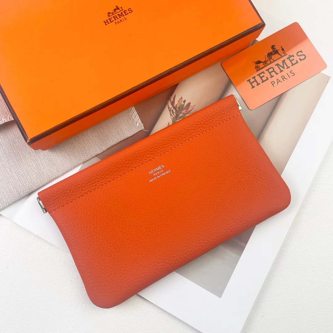 Hermès new model【Hermes】💰180 💋New first-layer cowhide wallet 💋Soft touch, magnetic buckle opening and closing 💋Material: imported togo cowhide 💋Size: 19*11 CM 💋Model: 6911