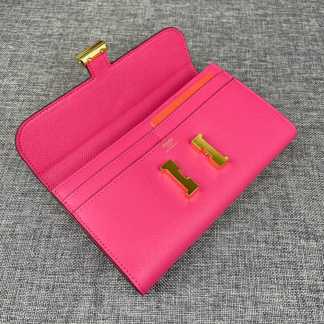 Hermes Constance Original Order p290💰 Model: 539 Palm Pattern Gold Buckle Size: 22*11cm Hermes🇫🇷Overseas🇫🇷Imported cowhide, soft and comfortable to the touch. Counter version, OEM code inside, original replica with gold hardware, exquisite and elegant, oil edge is straight and smooth🎈There are two large note slots, a zipper pocket, and 12 card slots🚚