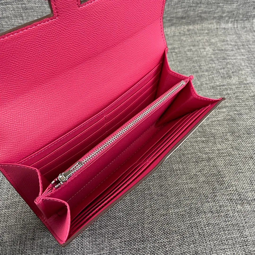 Hermes Constance original order p290💰 Model: 539 palm print silver buckle size: 22*11cm Hermes🇫🇷overseas🇫🇷 imported cowhide, soft and comfortable to the touch. Counter version, OEM code inside, original replica with gold hardware, exquisite and elegant, oil edge is straight and smooth🎈There are two large note slots, a zipper pocket, and 12 card slots🚚