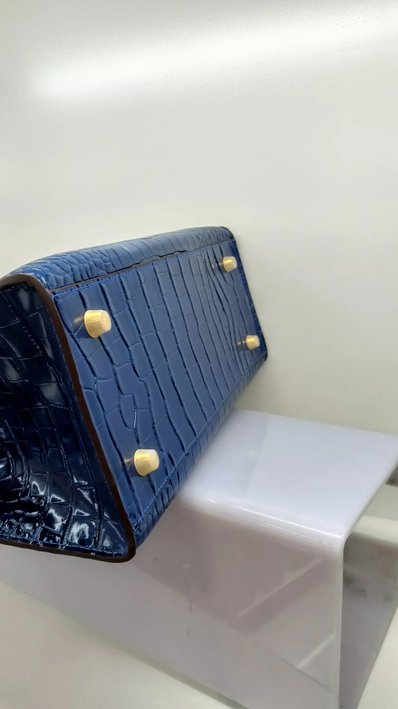 760💰 Crocodile pattern cowhide with oil edges: picture color, blue, no holes, with long shoulder strap, size 30X13X26cm