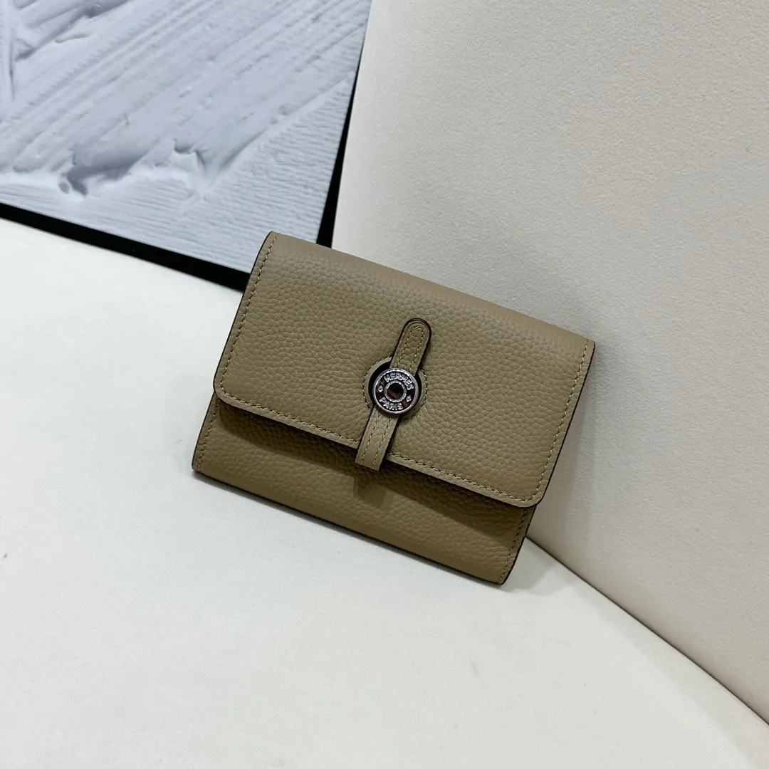 [Hermes new wallet]💰250 Model: H230 silver buckle Dimensions: length 13.5x width 10.5x thickness 2.5 cm Made of togo calf leather, equipped with 10 card slots, 1 banknote pocket, palladium-plated lock buckle, exquisite and perfect workmanship, original OEM code inside