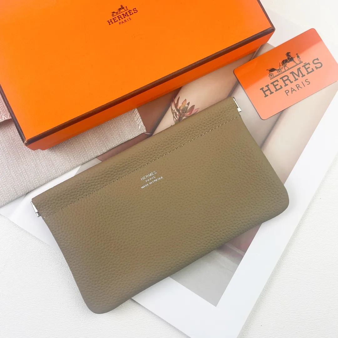 Hermès new model【Hermes】💰180 💋New first-layer cowhide wallet 💋Soft touch, magnetic buckle opening and closing 💋Material: imported togo cowhide 💋Size: 19*11 CM 💋Model: 6911