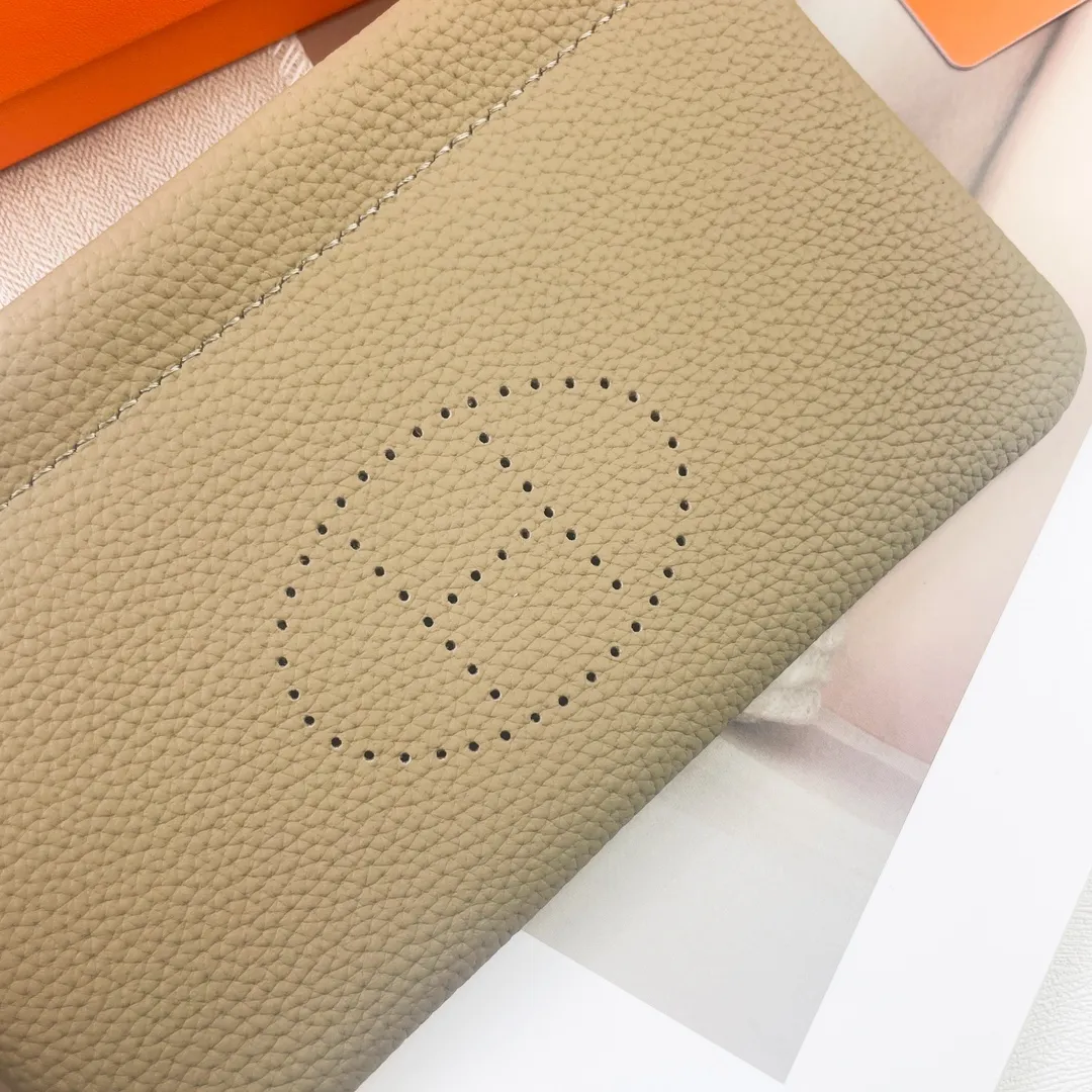 Hermès new model【Hermes】💰180 💋New first-layer cowhide wallet 💋Soft touch, magnetic buckle opening and closing 💋Material: imported togo cowhide 💋Size: 19*11 CM 💋Model: 6911
