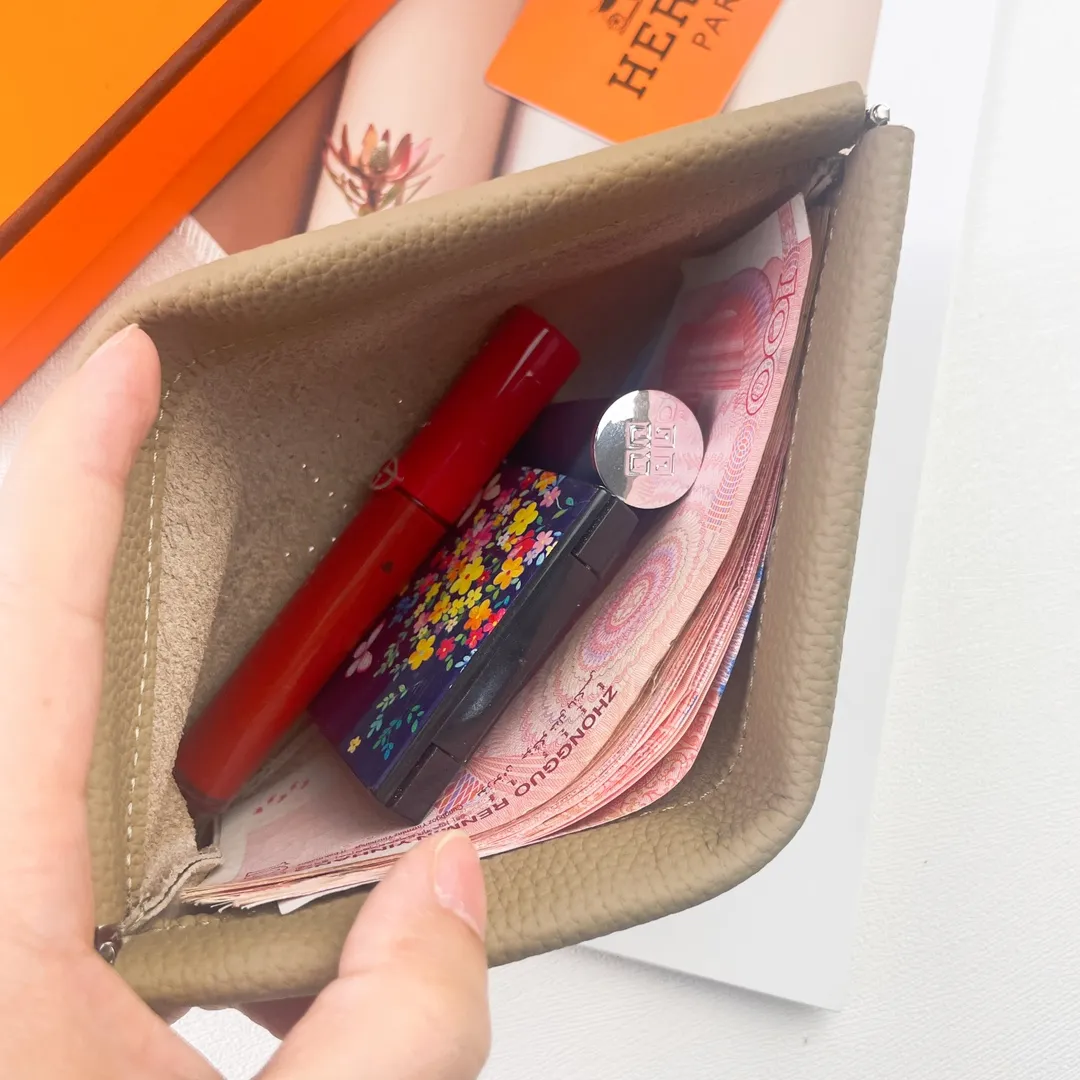 Hermès new model【Hermes】💰180 💋New first-layer cowhide wallet 💋Soft touch, magnetic buckle opening and closing 💋Material: imported togo cowhide 💋Size: 19*11 CM 💋Model: 6911