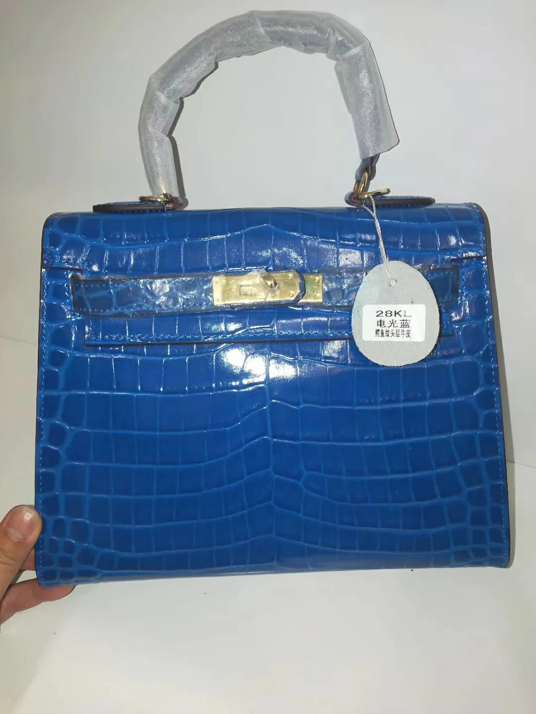 Batch 50cmP640, 28cmP680💅💅🎈Hermes 🎈Hermes 😱Classic Kelly crocodile pattern Original first-layer cowhide leather inner sheepskin [strong] Original steel hardware Selected crocodile pattern Exquisite workmanship Detailed quality depends on the real thing and the picture Original workmanship Comes with a long shoulder strap Reasonable price Classic coming [Seduce] The picture above must sell [Victory] Size: 25×20×10cm, 28×23×13cm