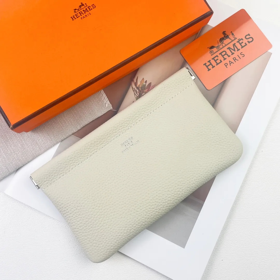 Hermès new model【Hermes】💰180 💋New first-layer cowhide wallet 💋Soft touch, magnetic buckle opening and closing 💋Material: imported togo cowhide 💋Size: 19*11 CM 💋Model: 6911