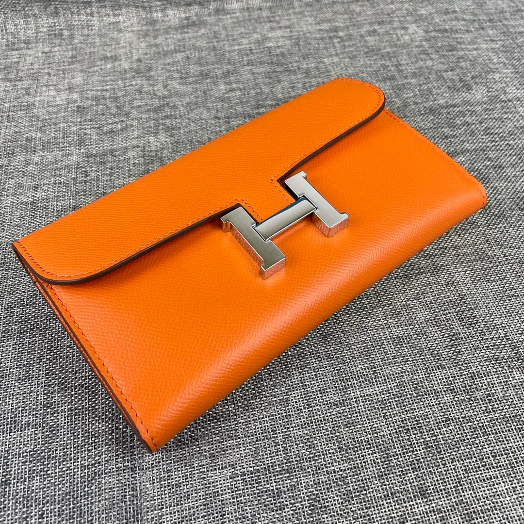 Hermes Constance original order p290💰 Model: 539 palm print silver buckle size: 22*11cm Hermes🇫🇷overseas🇫🇷 imported cowhide, soft and comfortable to the touch. Counter version, OEM code inside, original replica with gold hardware, exquisite and elegant, oil edge is straight and smooth🎈There are two large note slots, a zipper pocket, and 12 card slots🚚