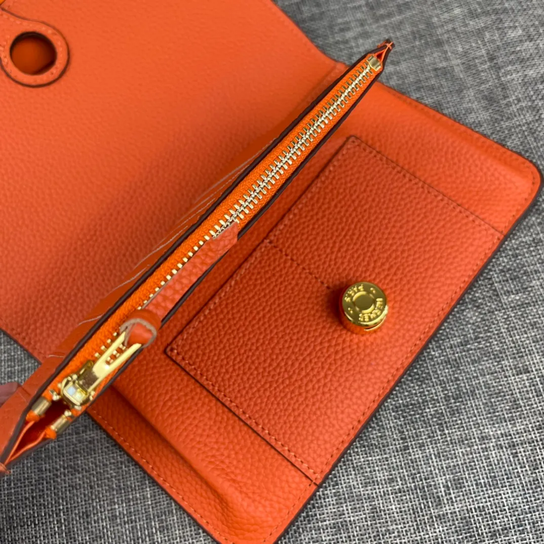 Original quality, p300💰 Hermès Dogon Duo detachable wallet Model: 533 gold buckle Made of Togo calfskin, with original OEM code inside💄 Exquisite workmanship, 8 card slots, 1 bill pocket, 2 extra pockets, a detachable coin purse and palladium-plated saddle nail lock Size: 20.1cm*12.5cm