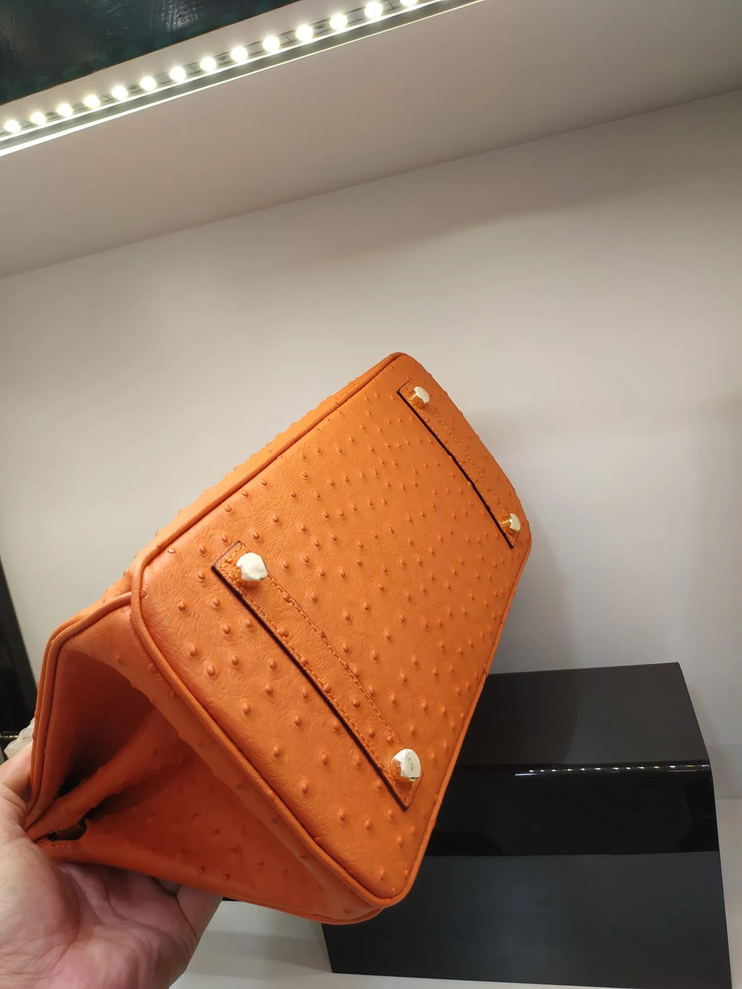 Factory release price: 720💰👏👏A hot product is here. 💃💃Hermes/Hermes👑Official classic production👑Platinum ostrich pattern👑Original quality imported ostrich pattern original first-layer cowhide, [] with pure 24k original hardware Size: 30*22*16cm [Sun] The workmanship is amazing; the legendary slow workmanship is meticulous and the real picture is taken 👉👉Note: Own factory, real picture